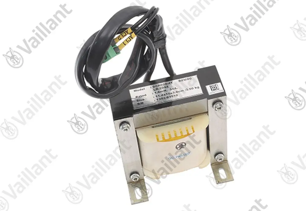 Transformator von Vaillant mit elektrischen Anschlüssen, montiert auf einem Metallträger. Auf dem Typenschild sind Modellinformationen und technische Daten angegeben.